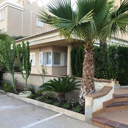 Comfortable House In With Pool *